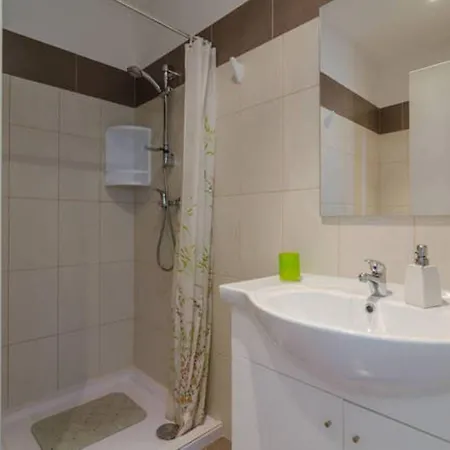 Peixes Mit Blick Auf Wasser By Interhome